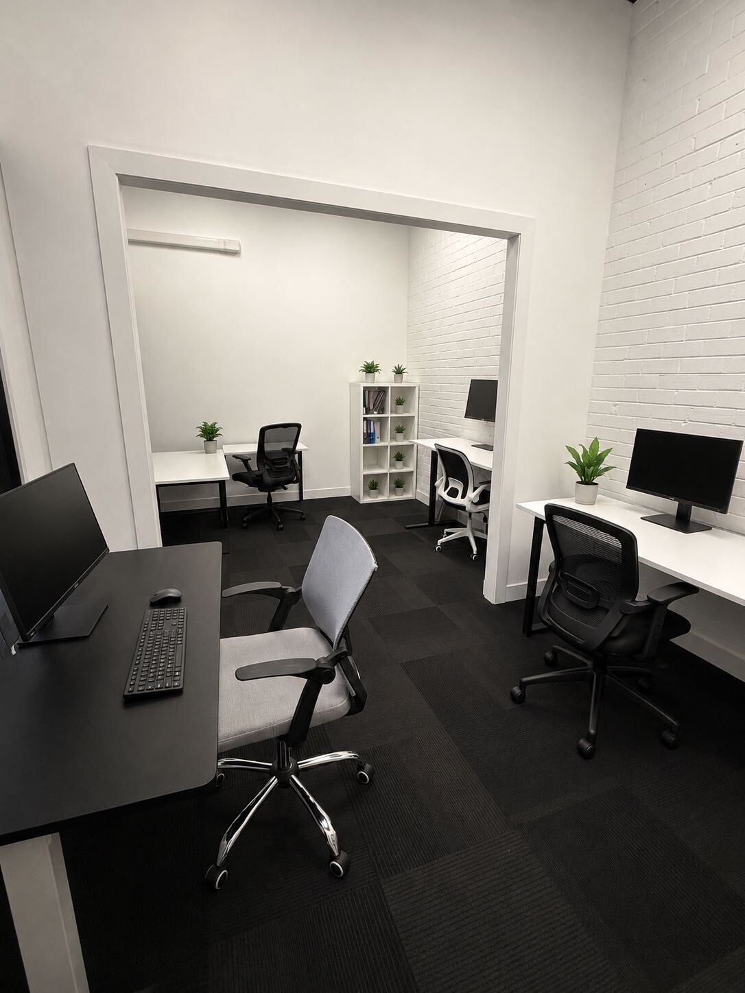 5-desk treatment room